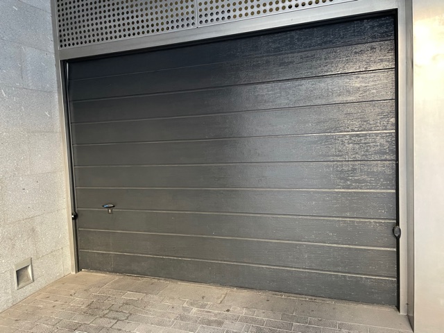 Puertas automáticas de garaje seccionales Madrid
